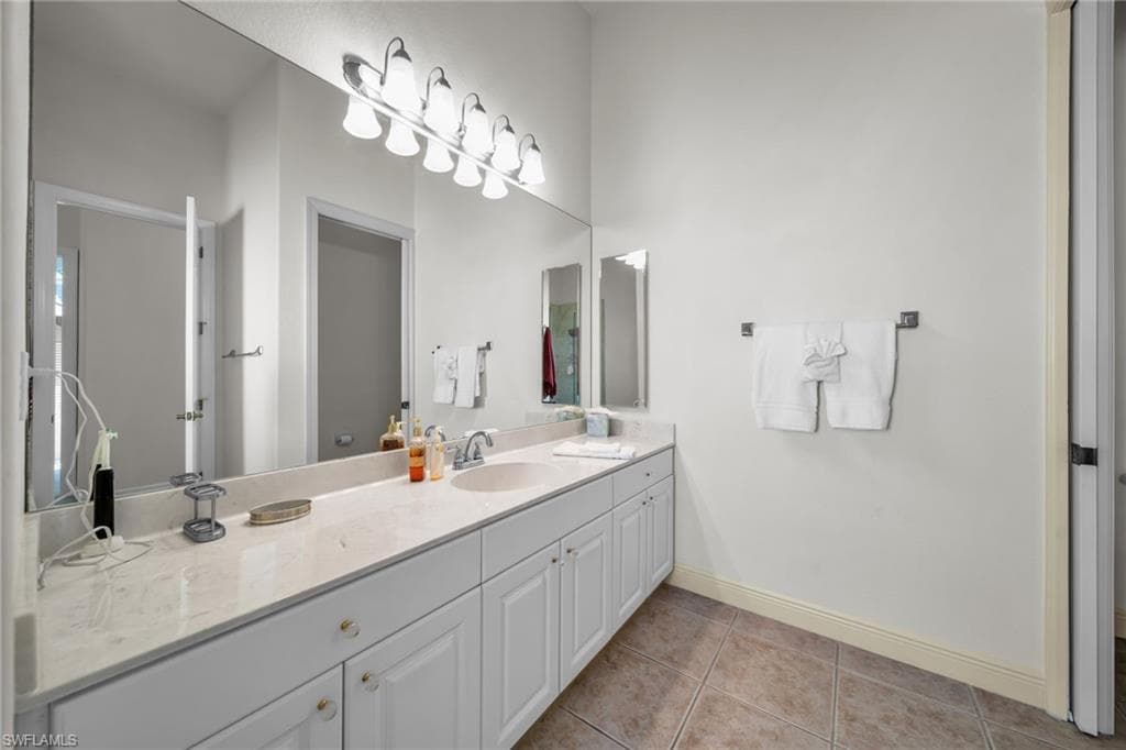2605 Beach Pkwy W, Cape Coral, FL 33914-25