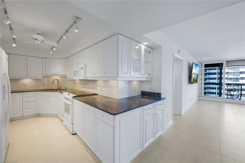 4001 Gulf Shore Blvd N 902, Naples, FL 34103-9