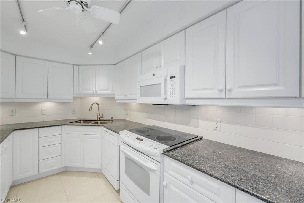 4001 Gulf Shore Blvd N 902, Naples, FL 34103-10