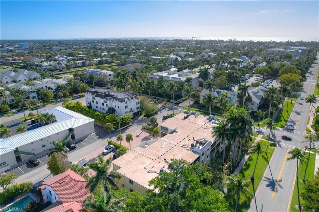 900 8th Ave S 204, Naples, FL 34102-13