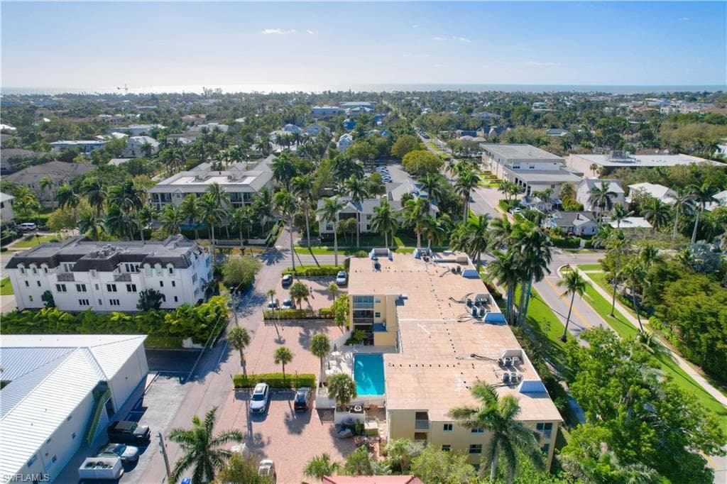 900 8th Ave S 204, Naples, FL 34102-14