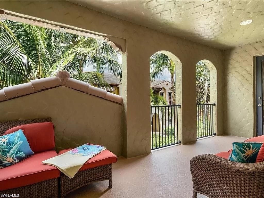 9163 Delano St 10004, Naples, FL 34113-9
