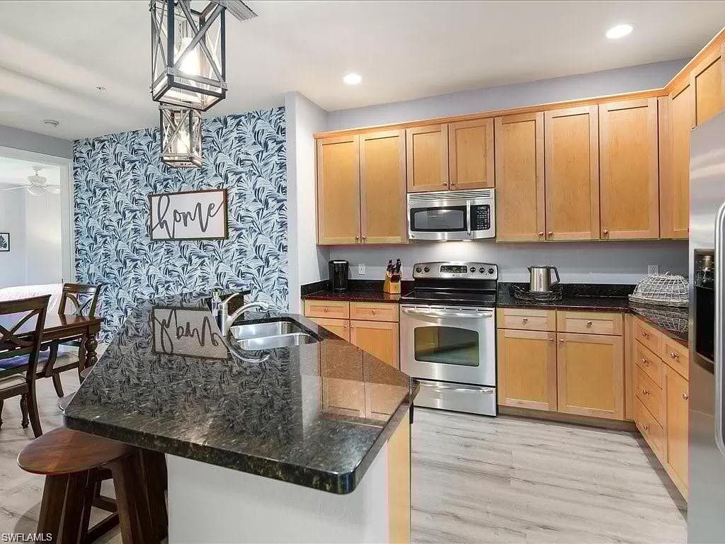 9163 Delano St 10004, Naples, FL 34113-4