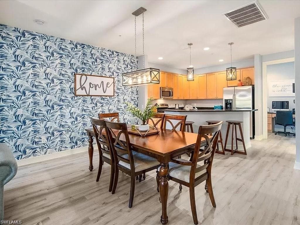 9163 Delano St 10004, Naples, FL 34113-5