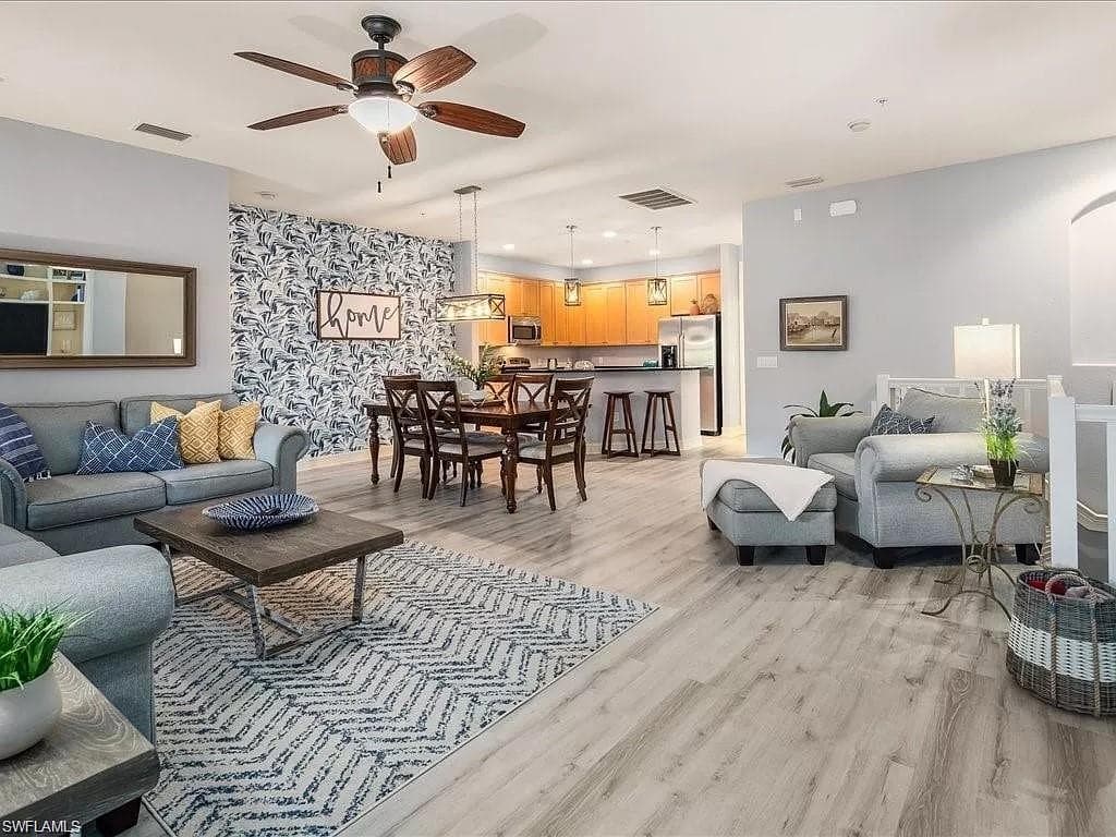 9163 Delano St 10004, Naples, FL 34113-7