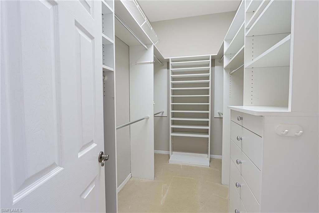 934 Egrets Run 204, Naples, FL 34108-16