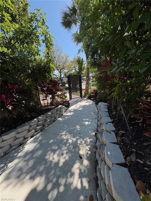 934 Egrets Run 204, Naples, FL 34108-26