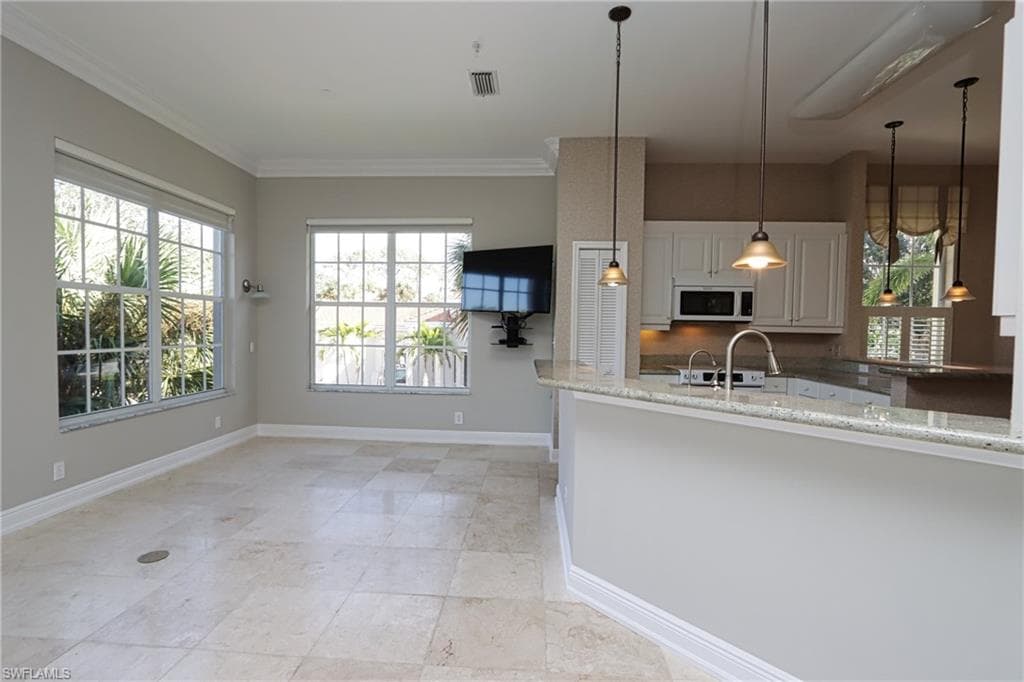 934 Egrets Run 204, Naples, FL 34108-7
