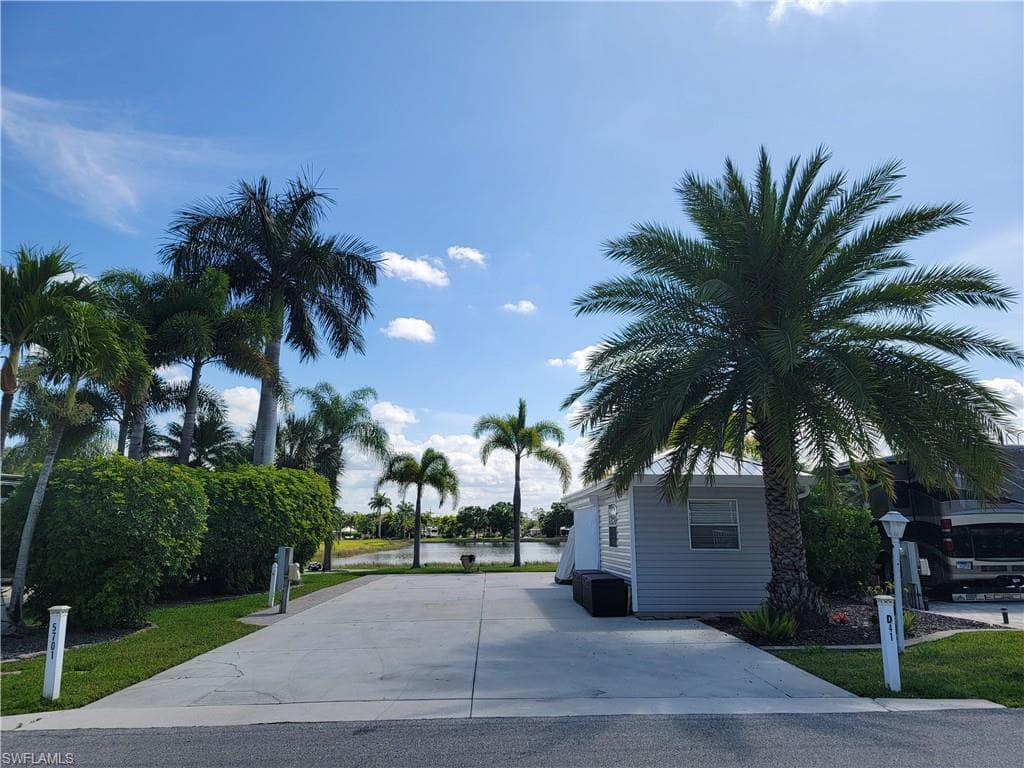 5701 Cypress Woods Resort Dr, Fort Myers, FL 33905-11