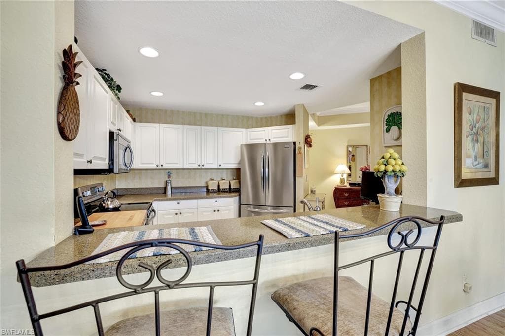 800 Diamond Cir NE 805, Naples, FL 34110-10