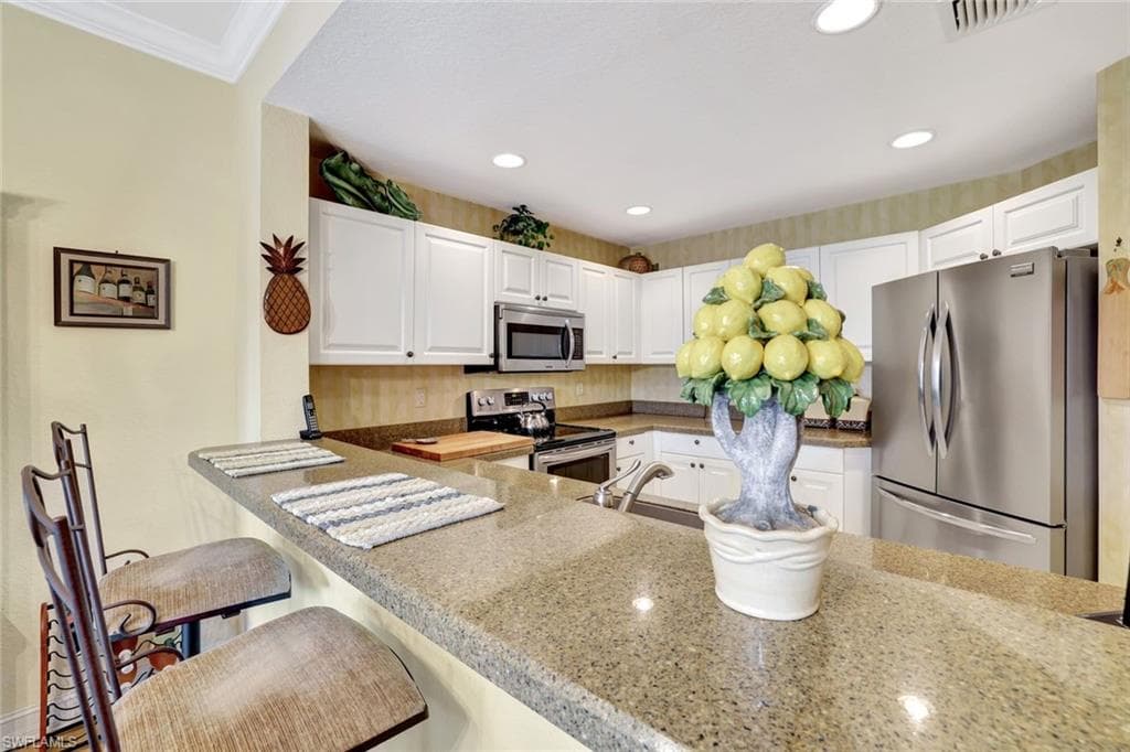 800 Diamond Cir NE 805, Naples, FL 34110-11