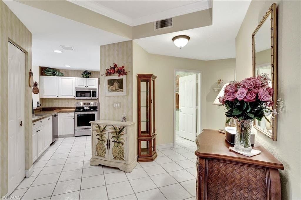 800 Diamond Cir NE 805, Naples, FL 34110-12