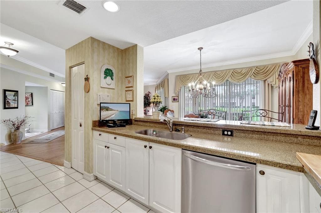 800 Diamond Cir NE 805, Naples, FL 34110-13