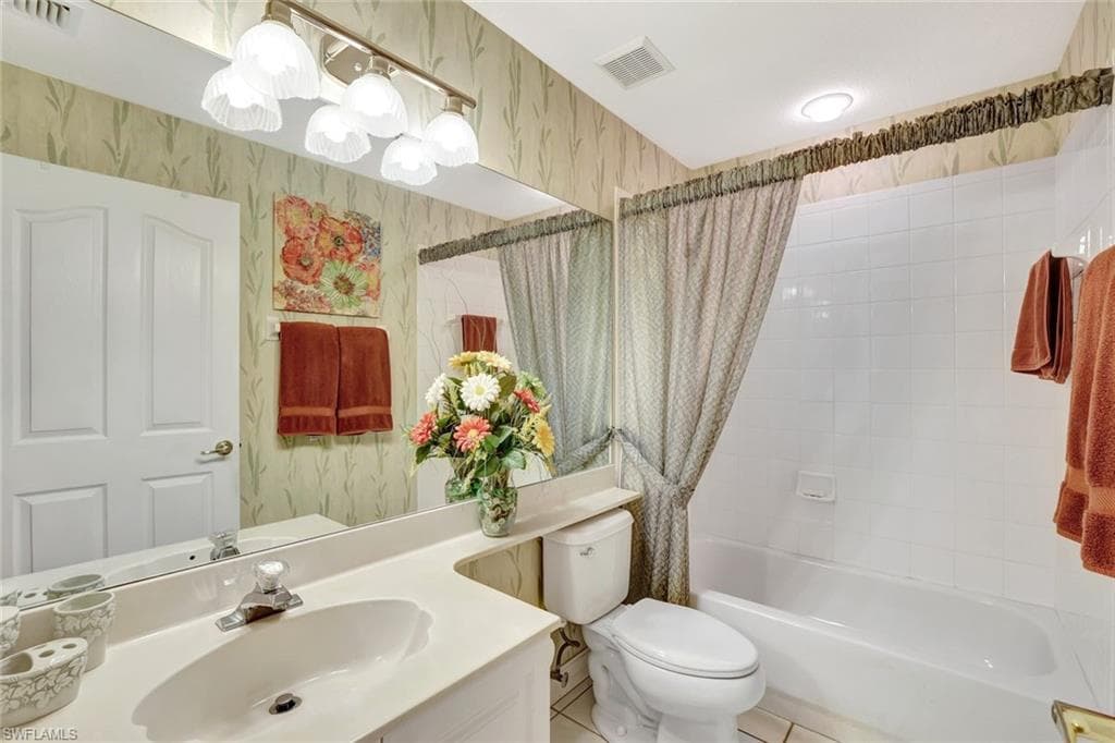 800 Diamond Cir NE 805, Naples, FL 34110-21