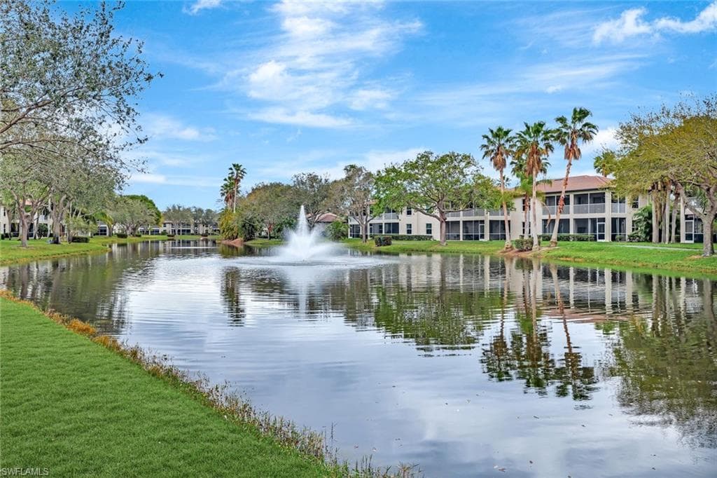 800 Diamond Cir NE 805, Naples, FL 34110-28