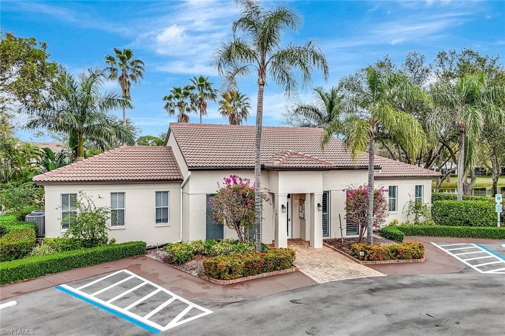 800 Diamond Cir NE 805, Naples, FL 34110-30
