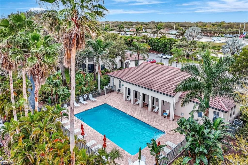 800 Diamond Cir NE 805, Naples, FL 34110-32