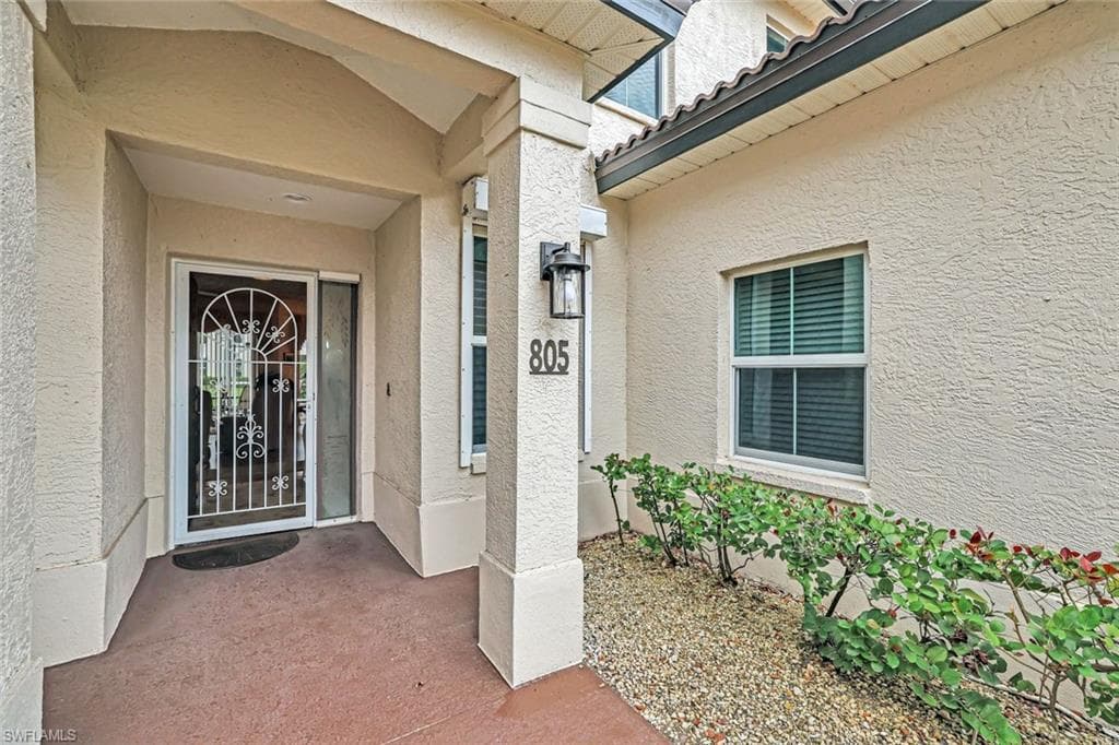 800 Diamond Cir NE 805, Naples, FL 34110-4
