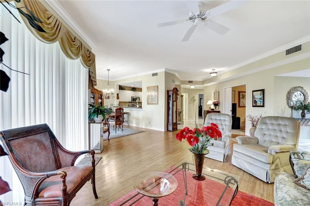 800 Diamond Cir NE 805, Naples, FL 34110-6