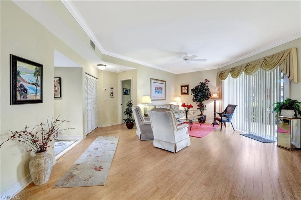 800 Diamond Cir NE 805, Naples, FL 34110-7