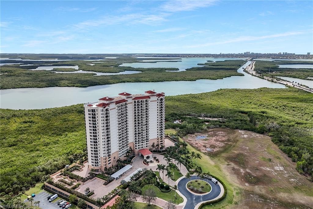1050 Borghese Ln 204, Naples, FL 34114-1