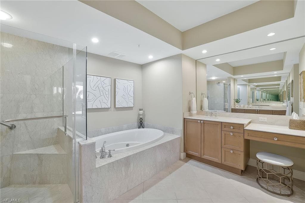 1050 Borghese Ln 204, Naples, FL 34114-21