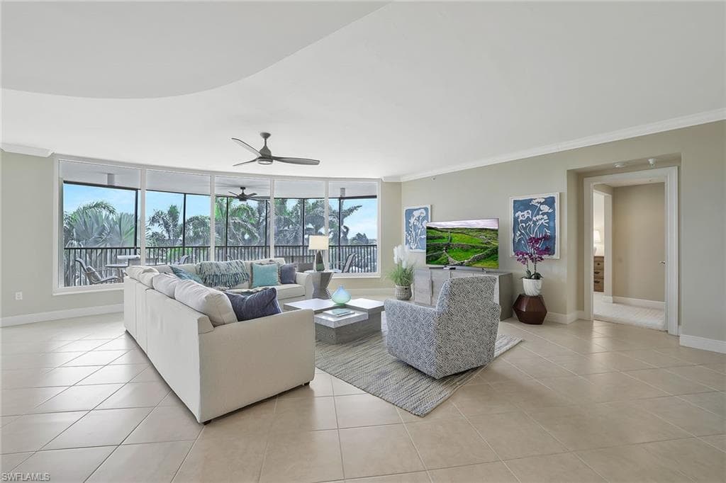 1050 Borghese Ln 204, Naples, FL 34114-4