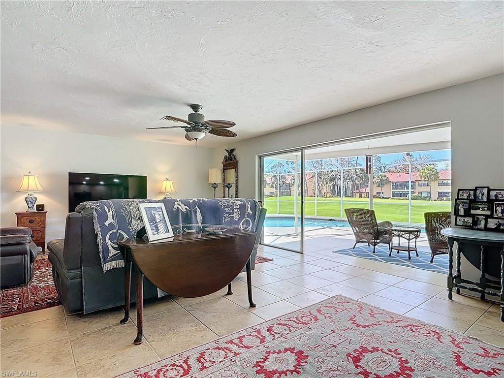 4364 Beechwood Lake Dr, Naples, FL 34112-12