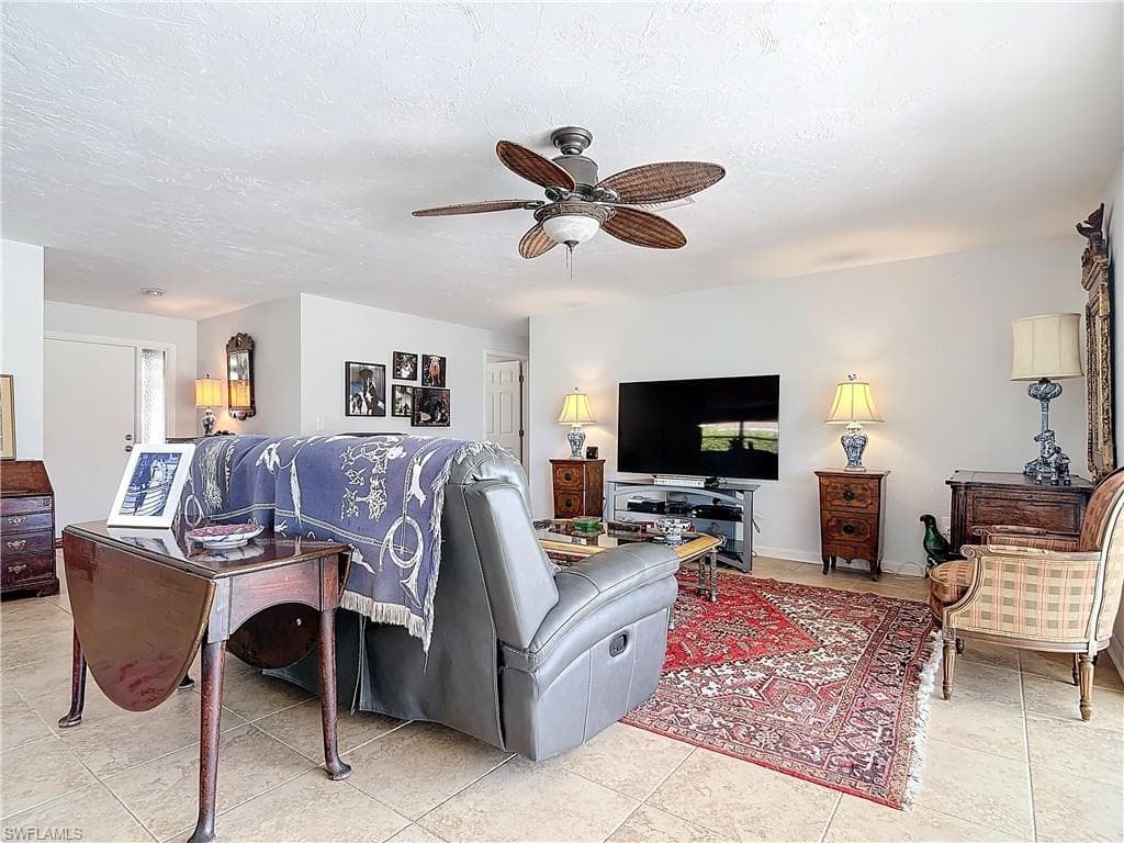 4364 Beechwood Lake Dr, Naples, FL 34112-13