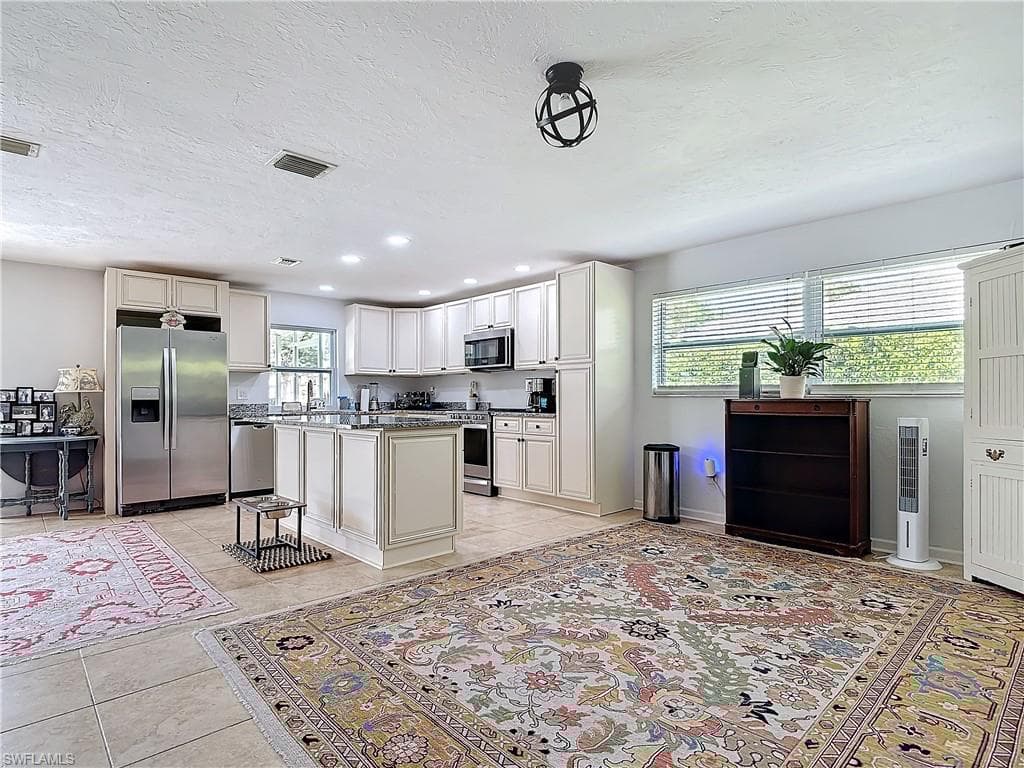 4364 Beechwood Lake Dr, Naples, FL 34112-17