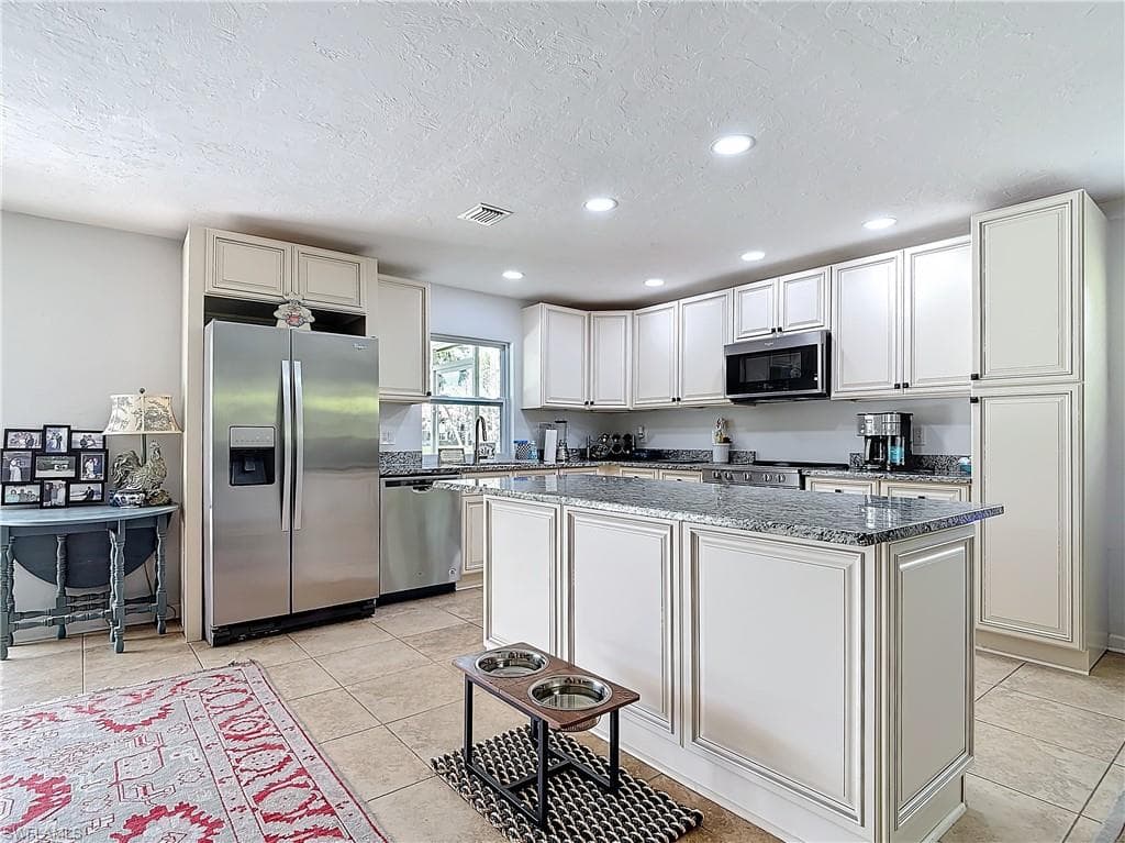 4364 Beechwood Lake Dr, Naples, FL 34112-18
