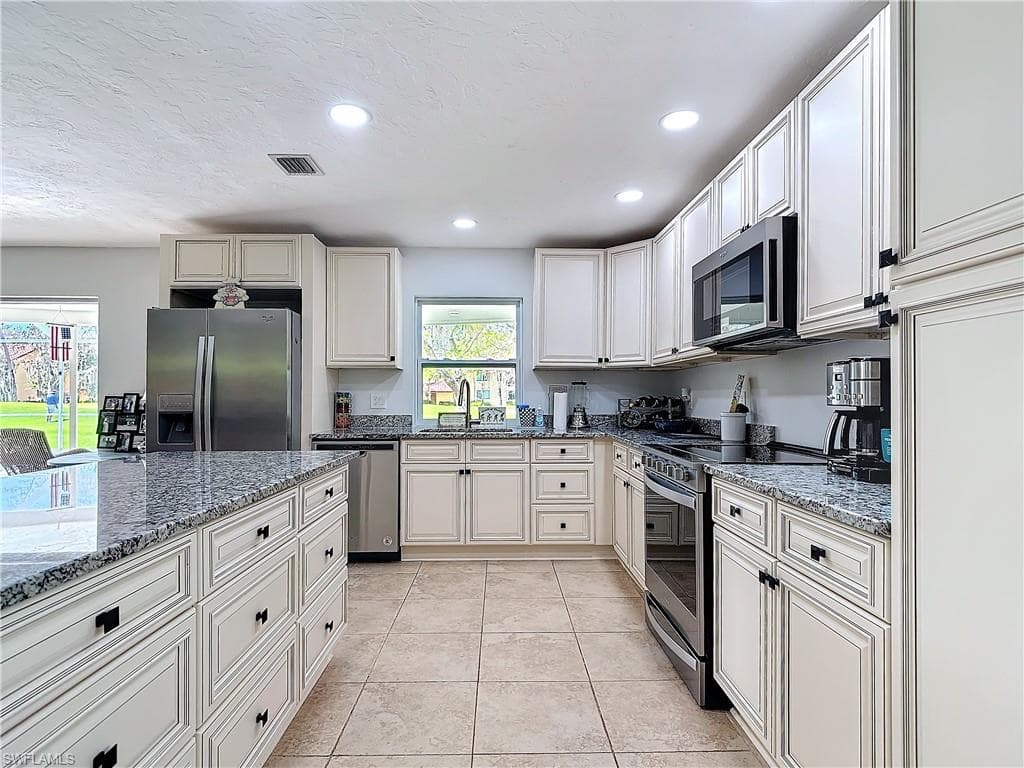 4364 Beechwood Lake Dr, Naples, FL 34112-20