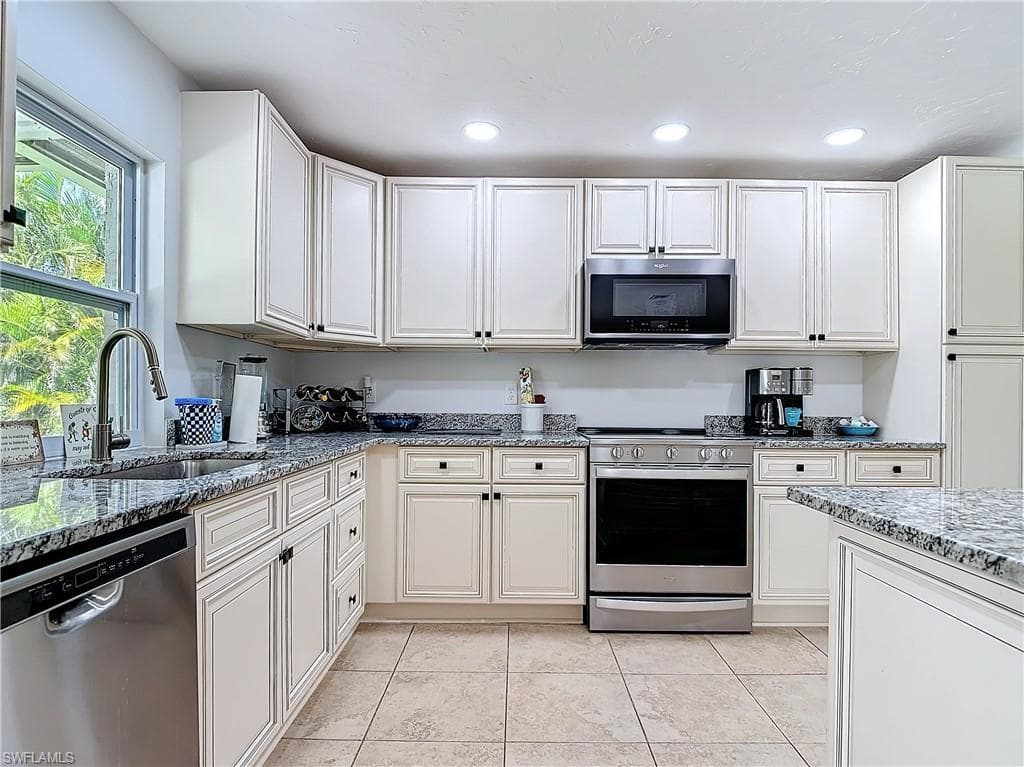 4364 Beechwood Lake Dr, Naples, FL 34112-22