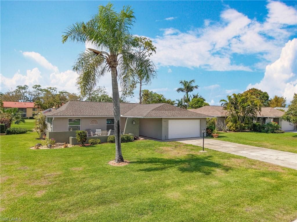 4364 Beechwood Lake Dr, Naples, FL 34112-5