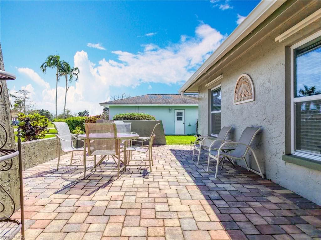 4364 Beechwood Lake Dr, Naples, FL 34112-7