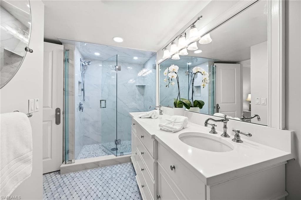 666 3rd St S 101, Naples, FL 34102-9