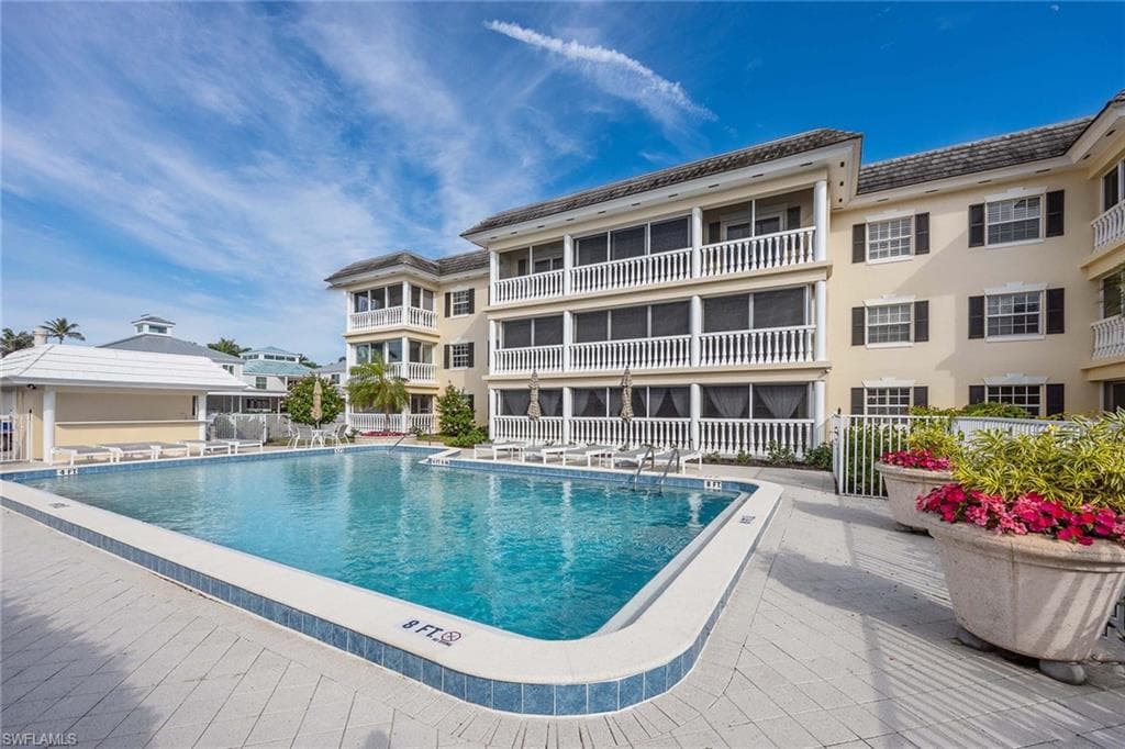 666 3rd St S 101, Naples, FL 34102-16