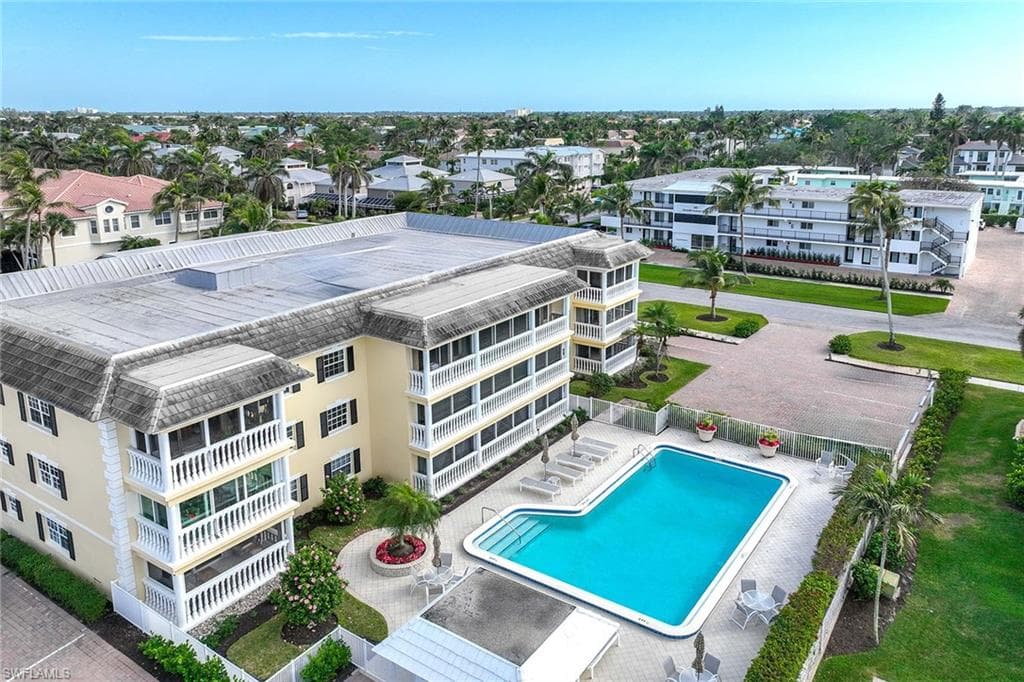 666 3rd St S 101, Naples, FL 34102-17