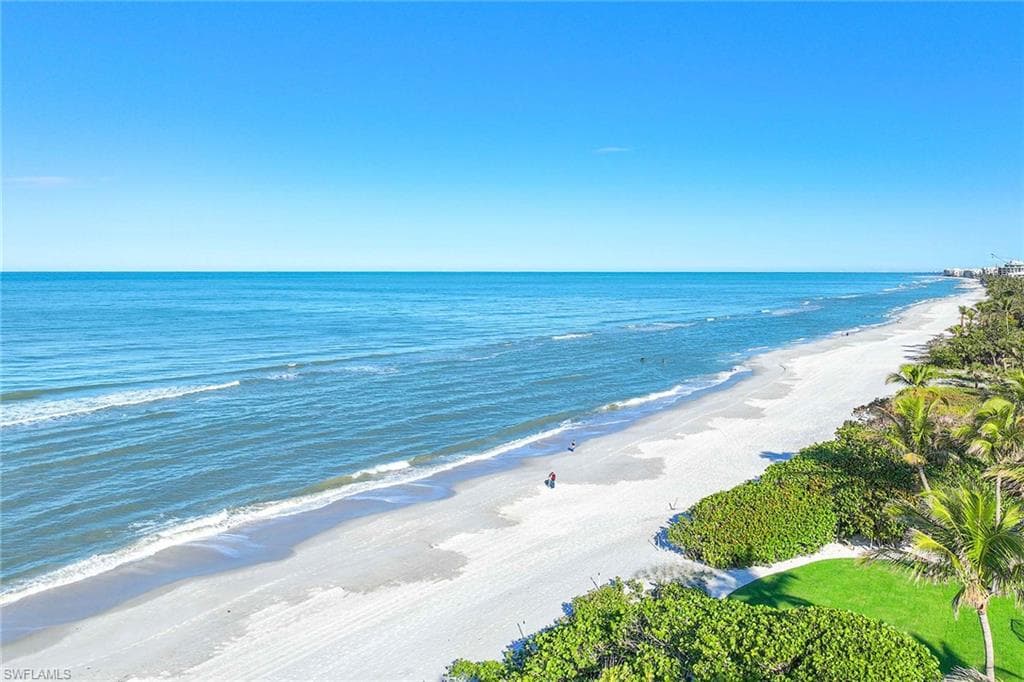 666 3rd St S 101, Naples, FL 34102-19