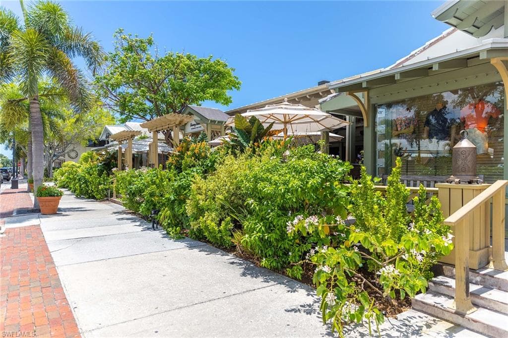 666 3rd St S 101, Naples, FL 34102-21