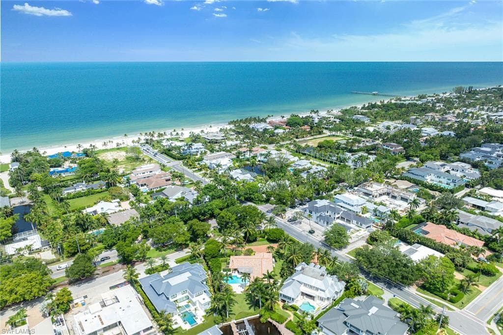 666 3rd St S 101, Naples, FL 34102-22