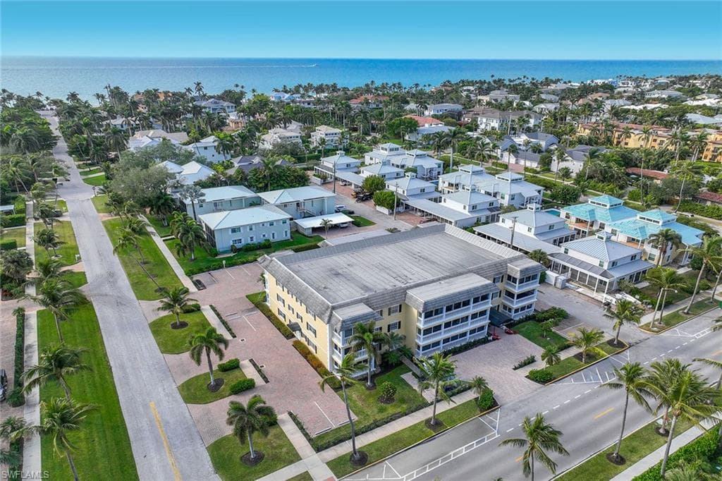 666 3rd St S 101, Naples, FL 34102-3