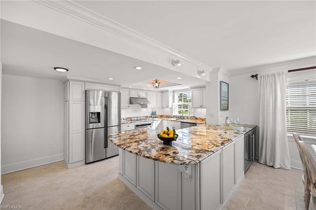 666 3rd St S 101, Naples, FL 34102-6