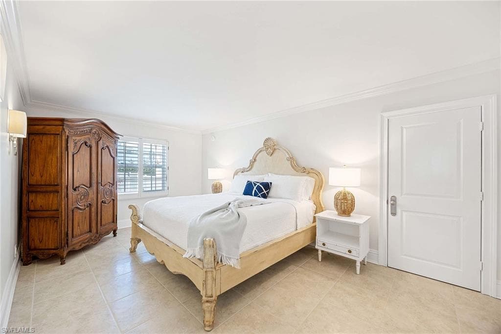 666 3rd St S 101, Naples, FL 34102-7