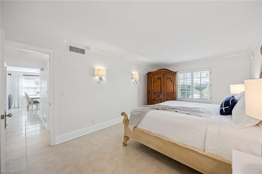 666 3rd St S 101, Naples, FL 34102-8