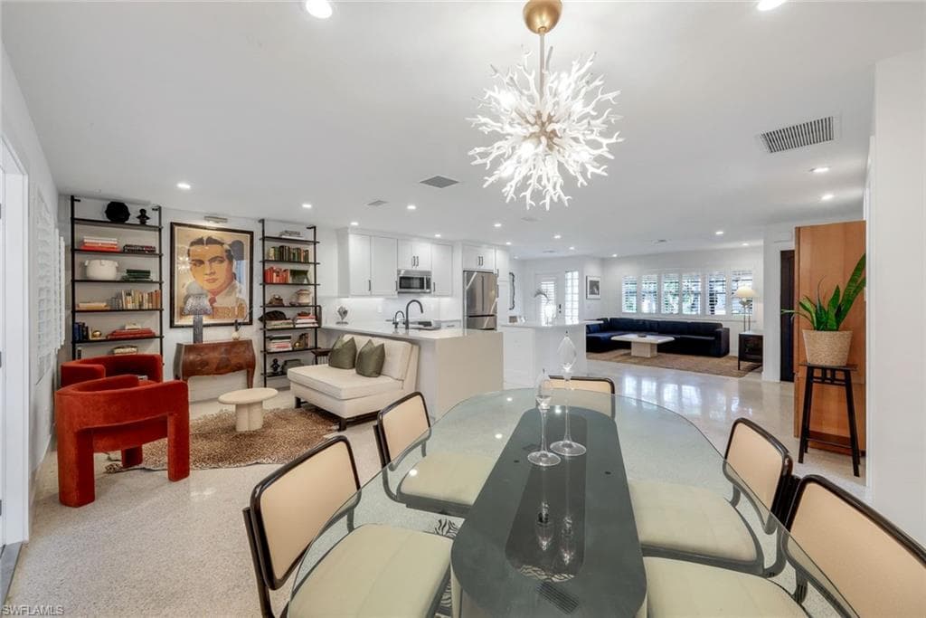 2737 Shoreview Dr, Naples, FL 34112-4