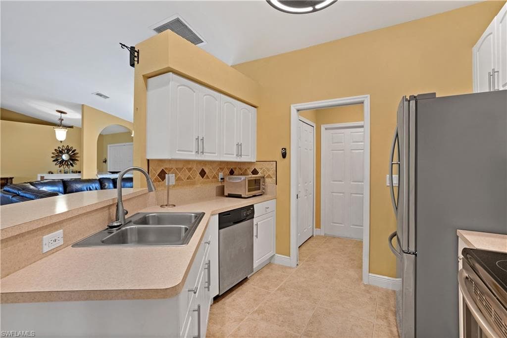 106 11th Ter, Cape Coral, FL 33991-11