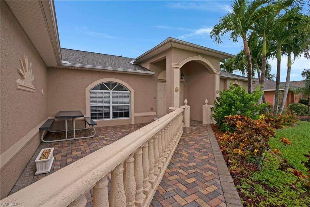 106 11th Ter, Cape Coral, FL 33991-3