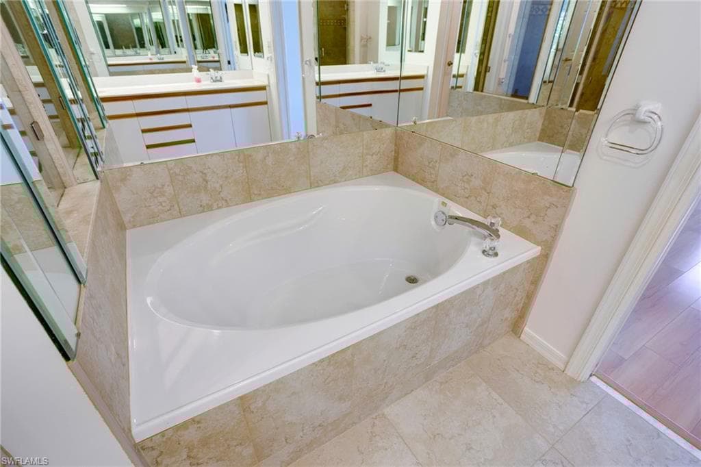 542 10th Ave S 102n, Naples, FL 34102-19