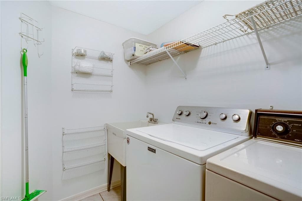 542 10th Ave S 102n, Naples, FL 34102-26